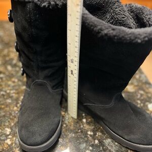 Awesome Women Midcalf Three Button Boots